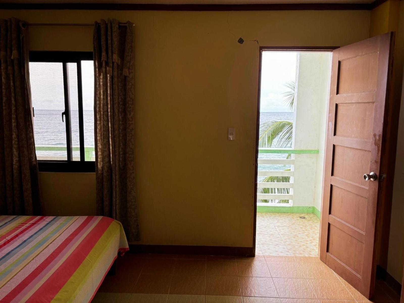 White Beach Hotel Puerto Galera Powered By Cocotel Zewnętrze zdjęcie
