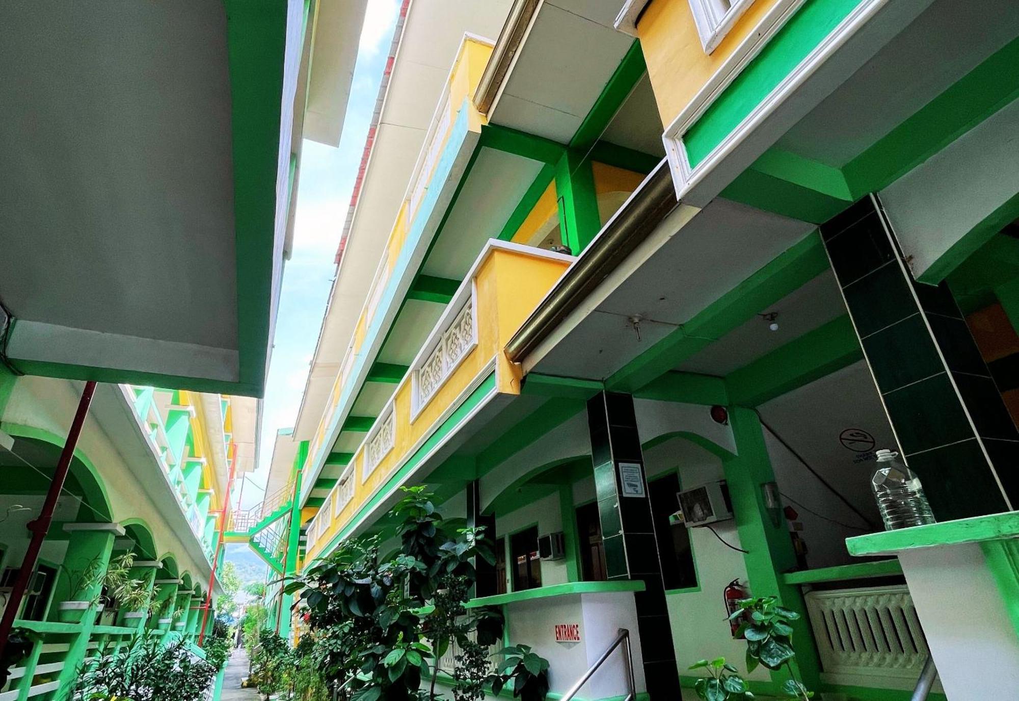 White Beach Hotel Puerto Galera Powered By Cocotel Zewnętrze zdjęcie
