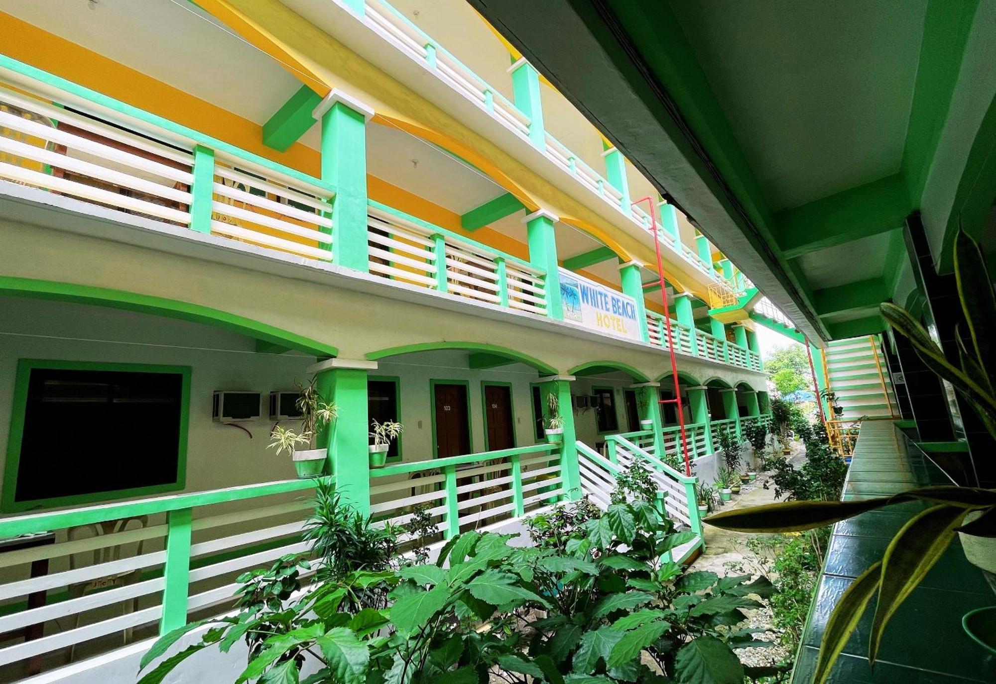 White Beach Hotel Puerto Galera Powered By Cocotel Zewnętrze zdjęcie
