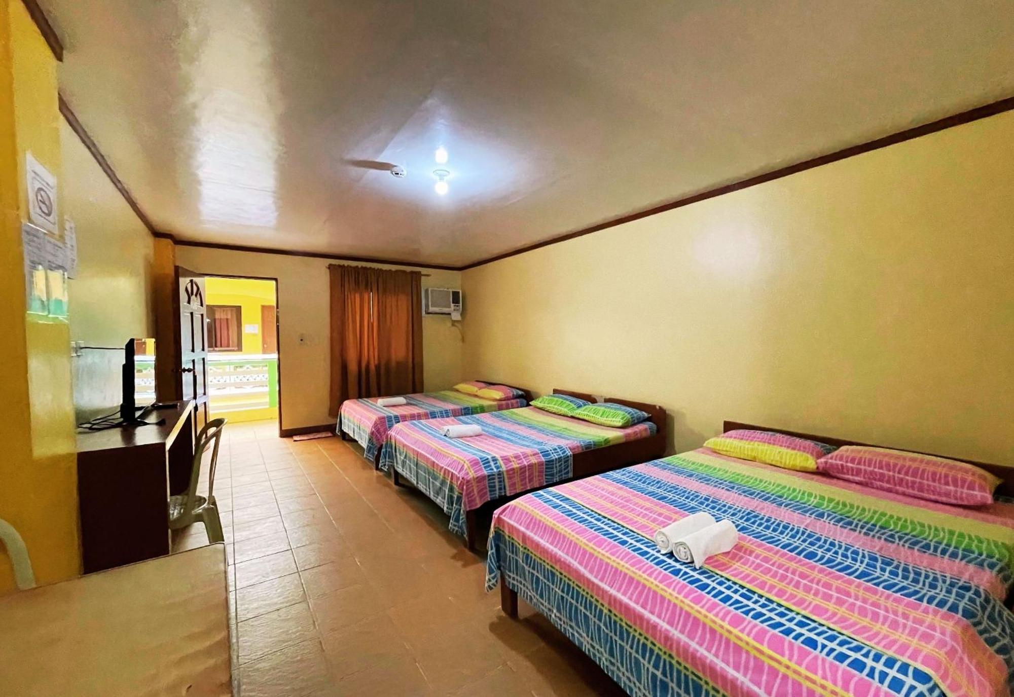 White Beach Hotel Puerto Galera Powered By Cocotel Zewnętrze zdjęcie