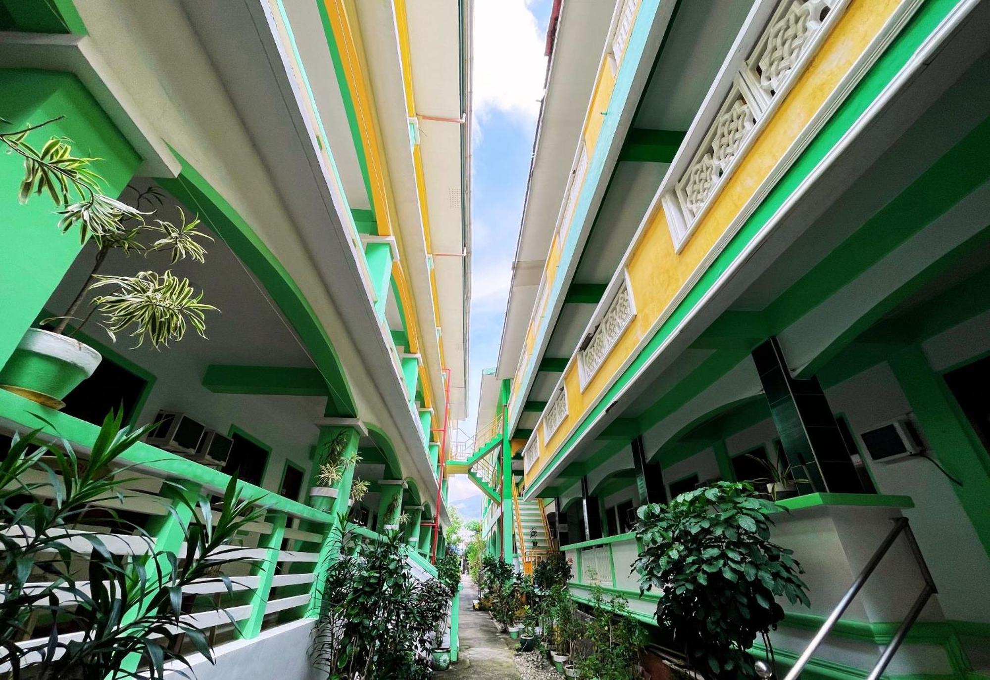 White Beach Hotel Puerto Galera Powered By Cocotel Zewnętrze zdjęcie